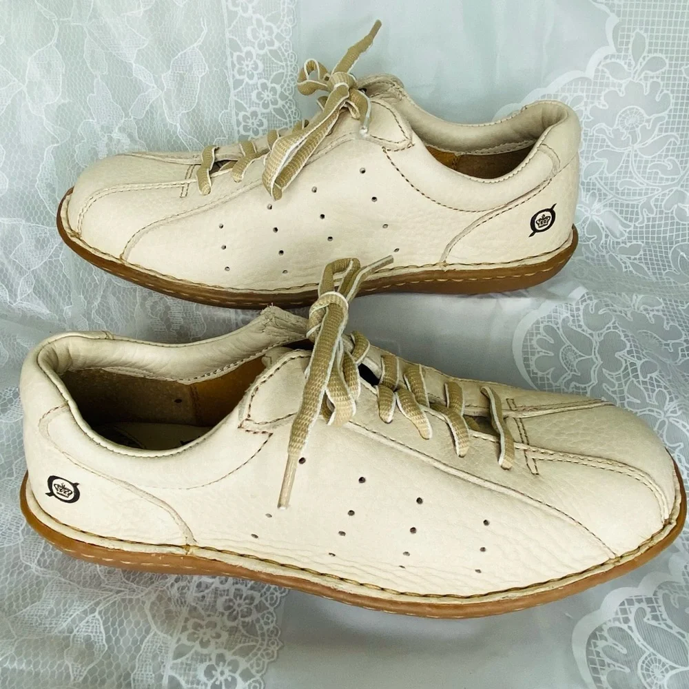 BORN WOMENS SHOES - Picture 2 of 9